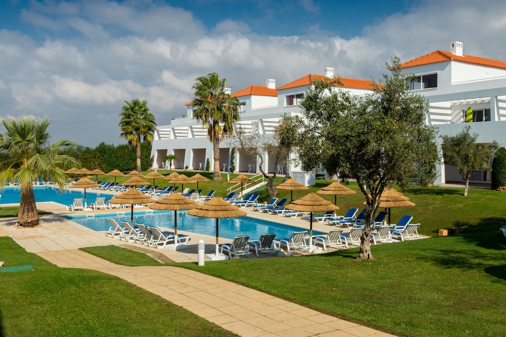 Apartamentos Turísticos Pateo Village — Swimming pool in Albufeira, Faro