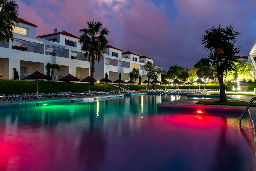 Apartamentos Turísticos Pateo Village — Swimming pool in Albufeira, Faro