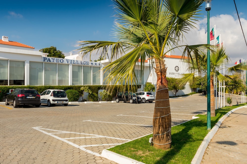 Apartamentos Turísticos Pateo Village — Hotel building in Albufeira, Faro