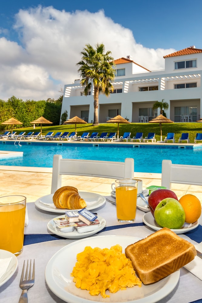 Apartamentos Turísticos Pateo Village — Swimming pool in Albufeira, Faro