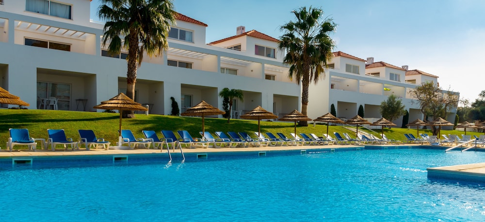 Apartamentos Turísticos Pateo Village — Swimming pool in Albufeira, Faro