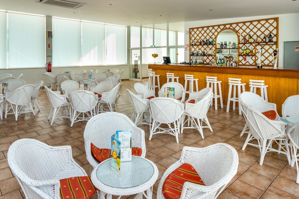 Apartamentos Turísticos Pateo Village — Restaurant & bars in Albufeira, Faro