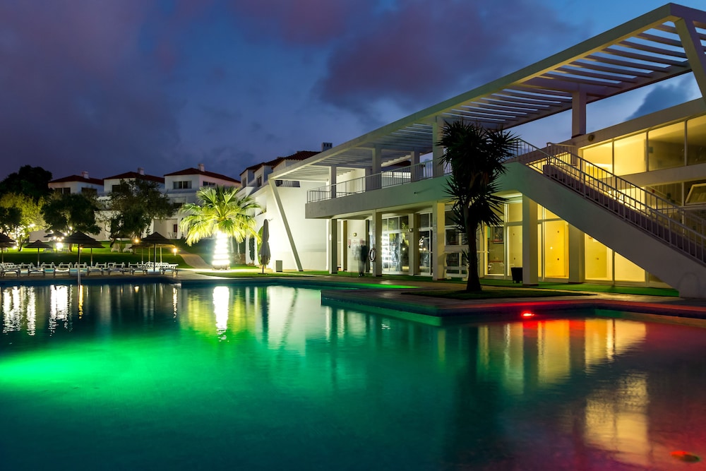 Apartamentos Turísticos Pateo Village — Swimming pool in Albufeira, Faro