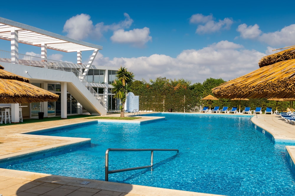 Apartamentos Turísticos Pateo Village — Swimming pool in Albufeira, Faro