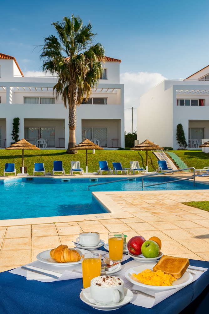 Apartamentos Turísticos Pateo Village — Swimming pool in Albufeira, Faro