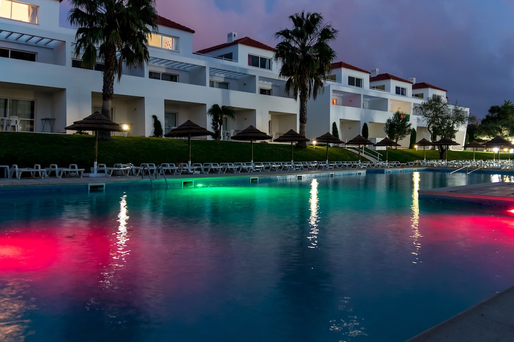 Apartamentos Turísticos Pateo Village — Swimming pool in Albufeira, Faro