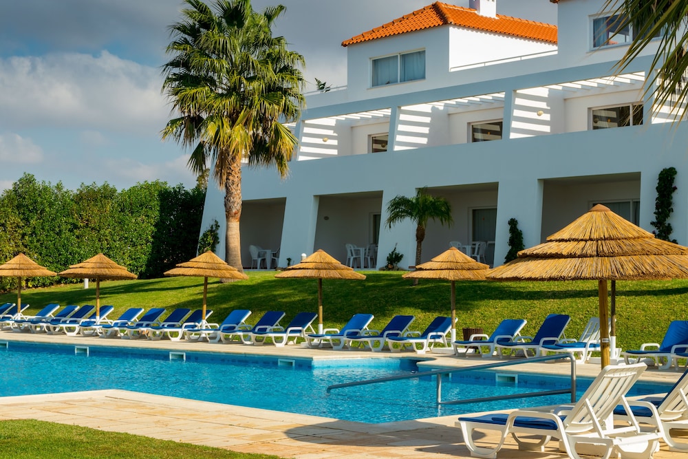 Apartamentos Turísticos Pateo Village — Swimming pool in Albufeira, Faro