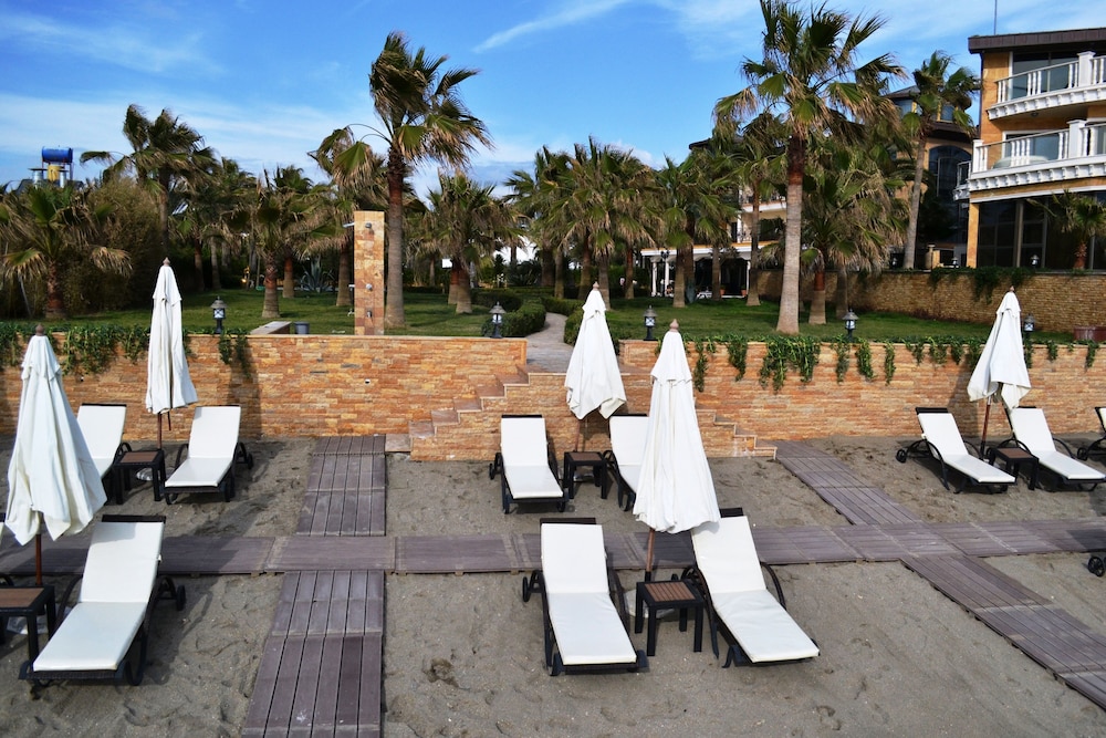 Villa Augusto Boutique Hotel - Boutique Class — Beach in Alanya