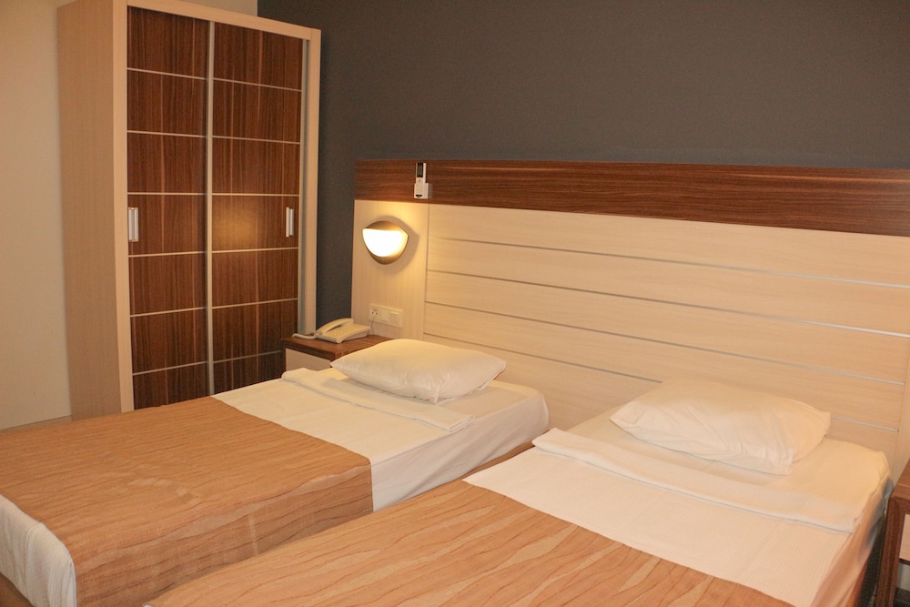 Hawaii Suite Beach Hotel — Hotel rooms in Alanya