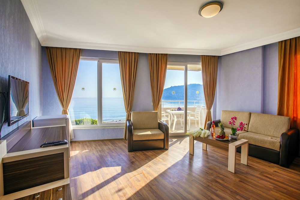 Hawaii Suite Beach Hotel — Hotel rooms in Alanya