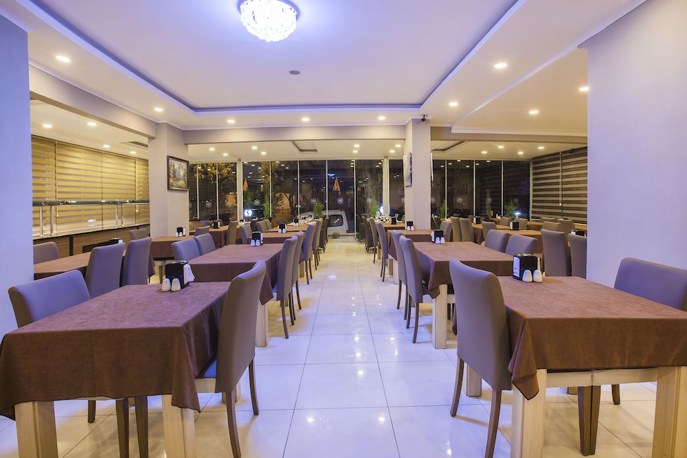 Hawaii Suite Beach Hotel — Restaurant & bars in Alanya