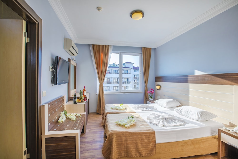 Hawaii Suite Beach Hotel — Hotel rooms in Alanya