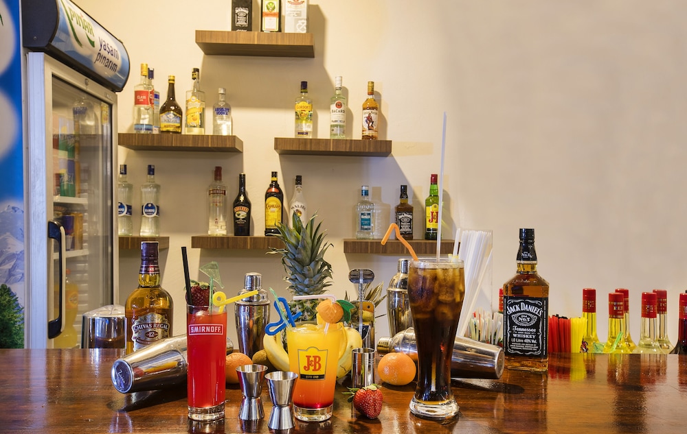 Hawaii Suite Beach Hotel — Restaurant & bars in Alanya