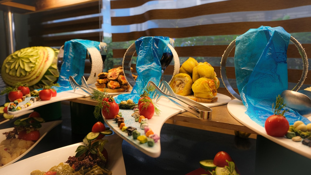 Hawaii Suite Beach Hotel — Restaurant & bars in Alanya