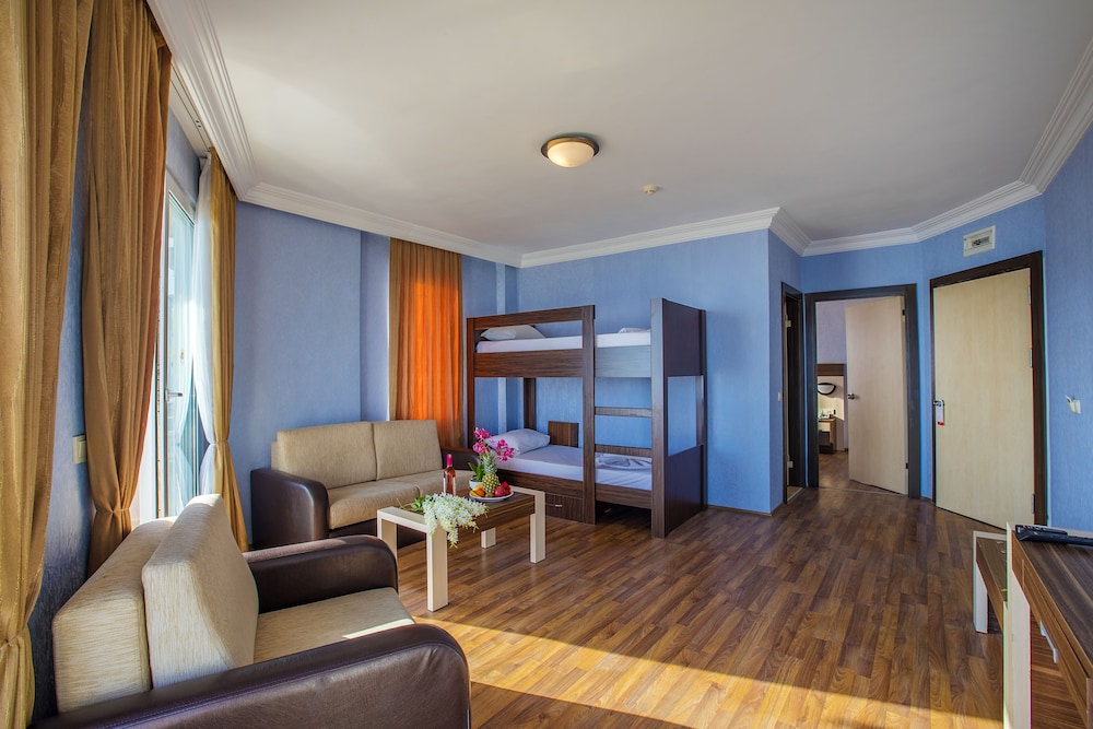 Hawaii Suite Beach Hotel — Hotel rooms in Alanya