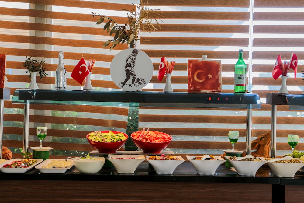 Hawaii Suite Beach Hotel — Restaurant & bars in Alanya