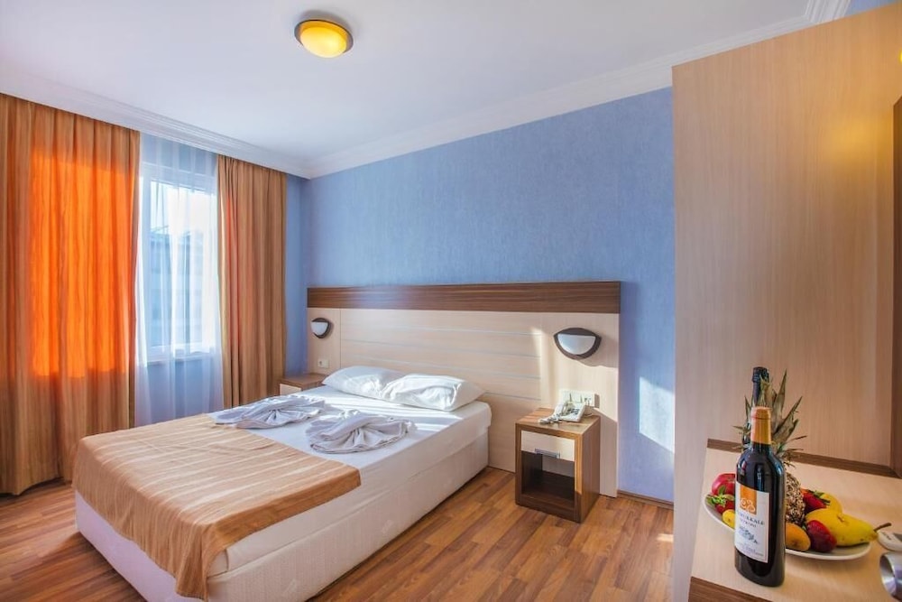 Hawaii Suite Beach Hotel — Hotel rooms in Alanya