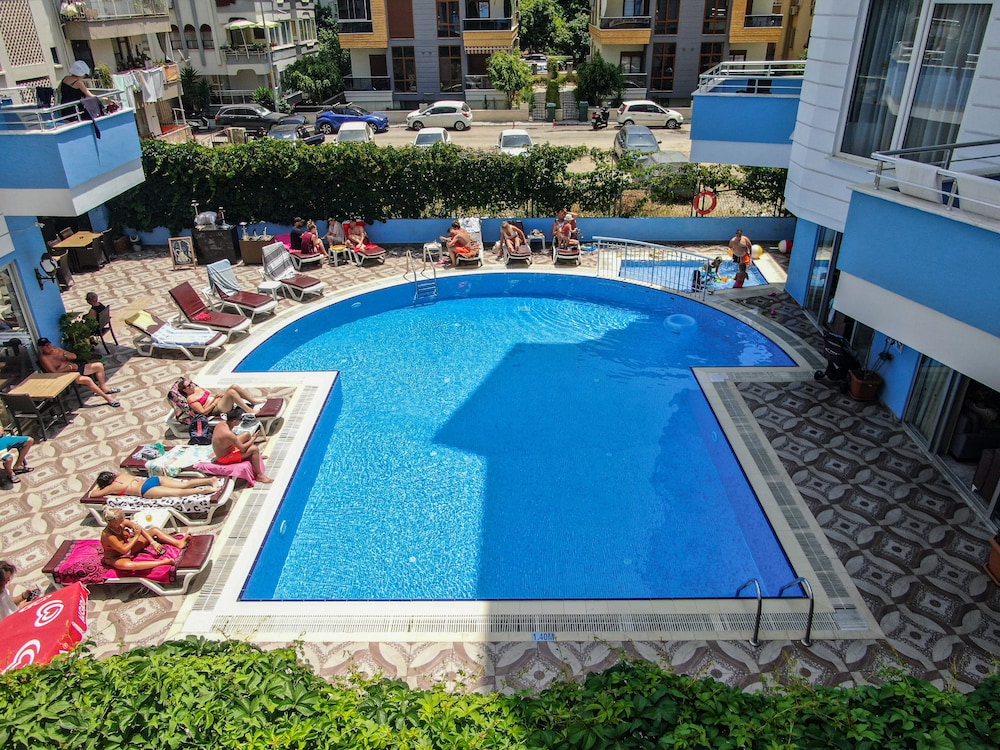 Hawaii Suite Beach Hotel — Swimming pool in Alanya