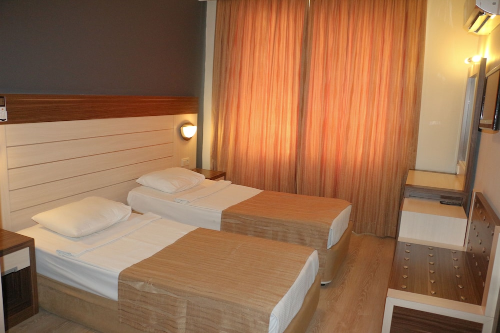 Hawaii Suite Beach Hotel — Hotel rooms in Alanya