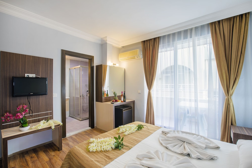 Hawaii Suite Beach Hotel — Hotel rooms in Alanya