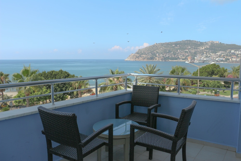 Hawaii Suite Beach Hotel — Attractions in the area in Alanya