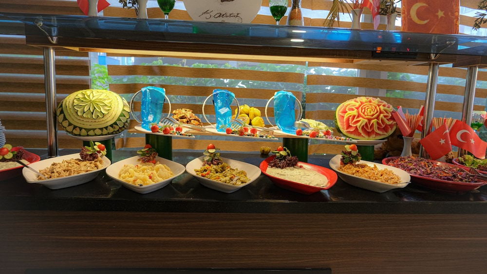 Hawaii Suite Beach Hotel — Restaurant & bars in Alanya