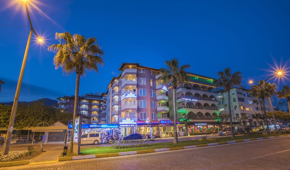Hawaii Suite Beach Hotel — Hotel building in Alanya