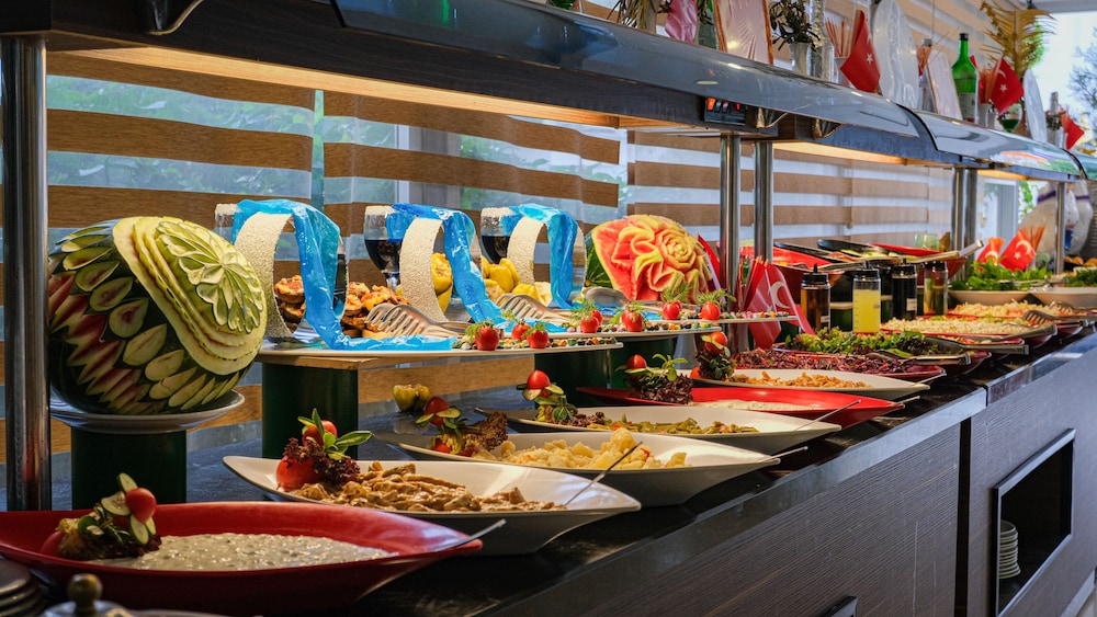 Hawaii Suite Beach Hotel — Restaurant & bars in Alanya