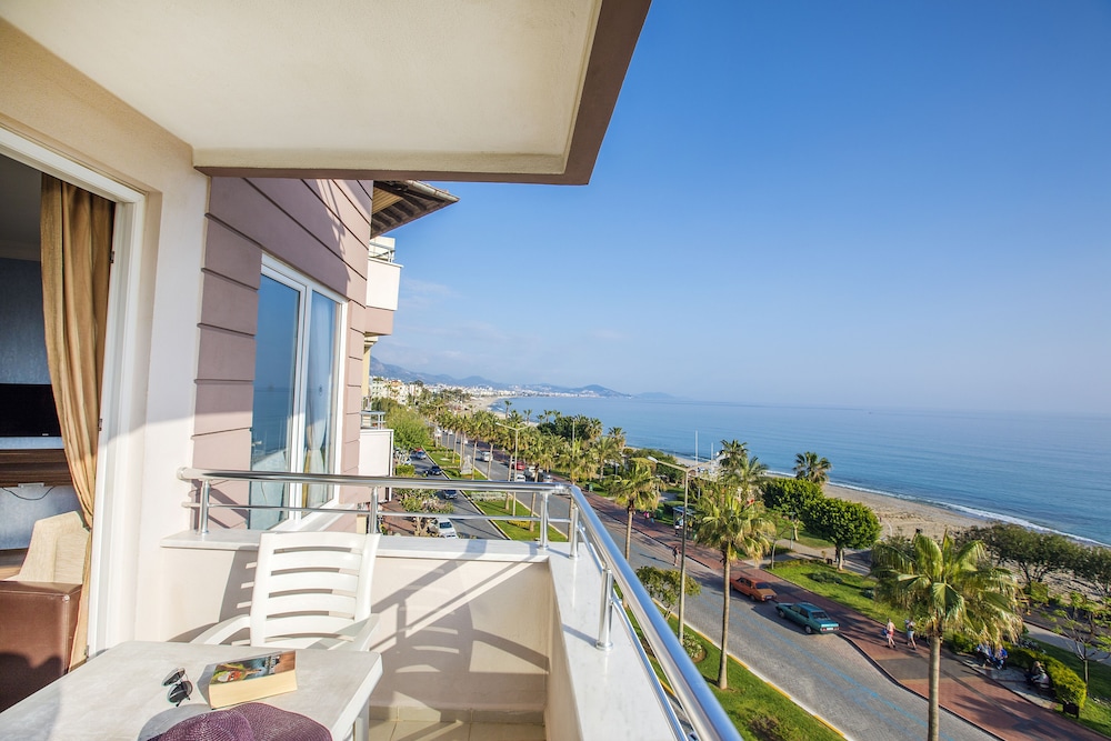 Hawaii Suite Beach Hotel — Hotel rooms in Alanya