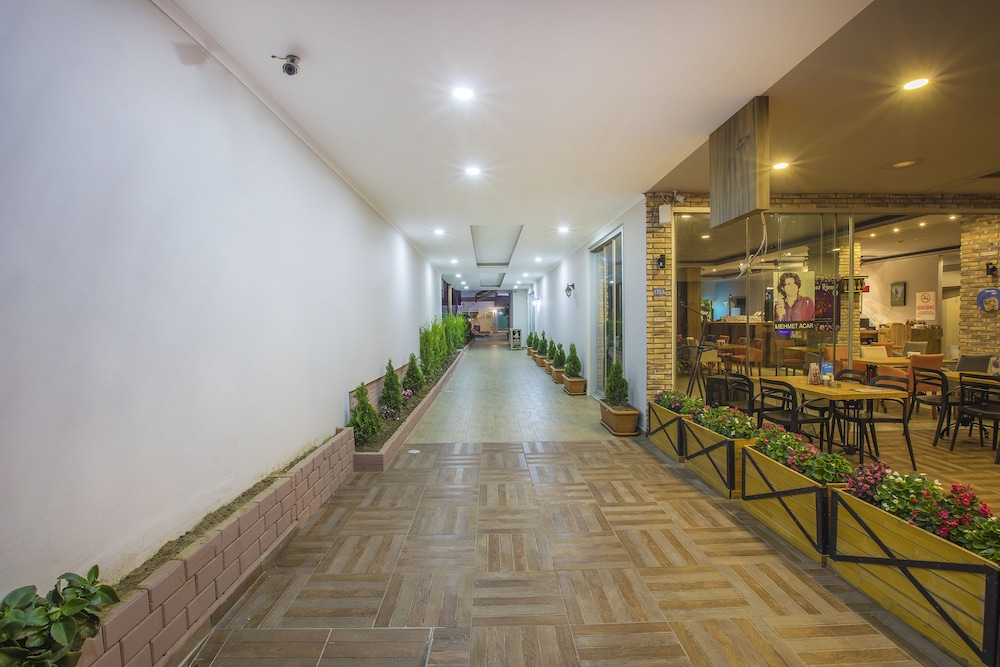 Hawaii Suite Beach Hotel — Hotel building in Alanya