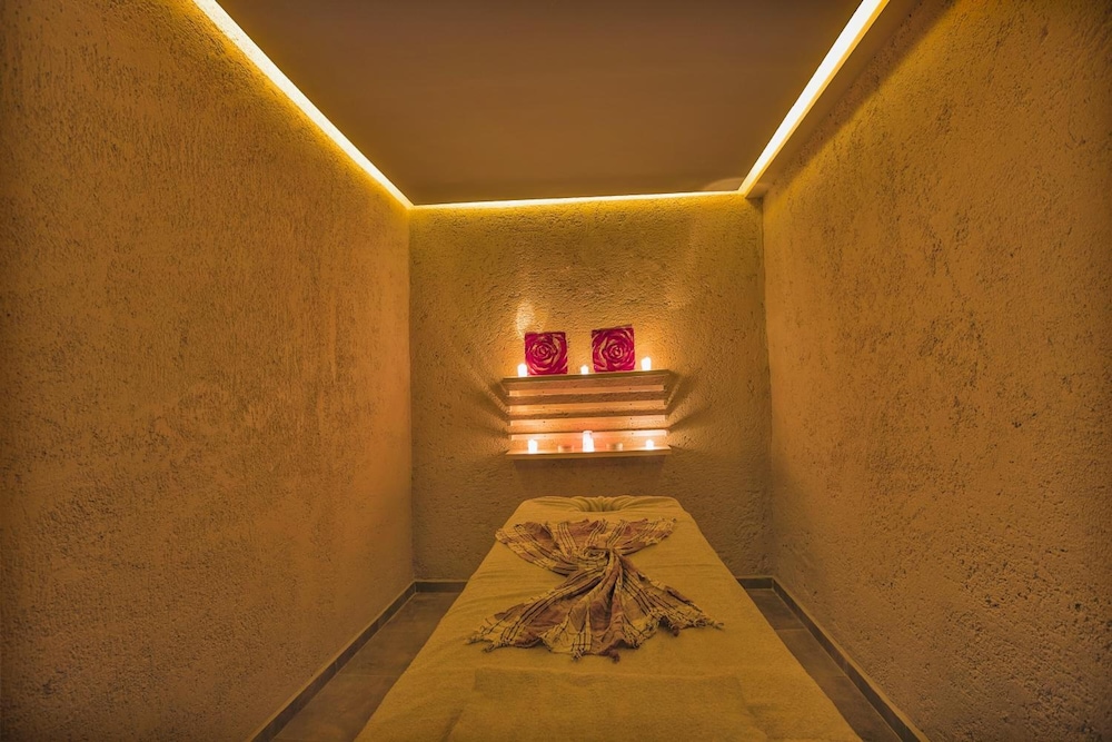 Hawaii Suite Beach Hotel — Spa in Alanya