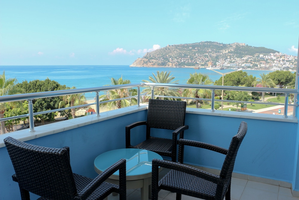 Hawaii Suite Beach Hotel — Hotel rooms in Alanya