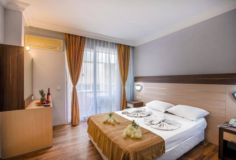 Hawaii Suite Beach Hotel — Hotel rooms in Alanya