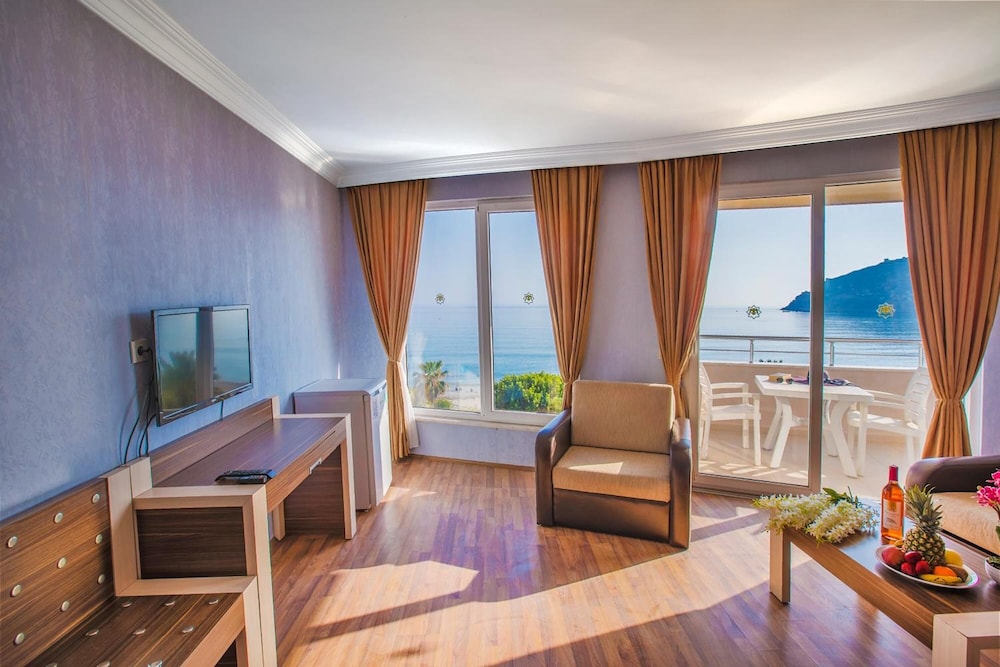 Hawaii Suite Beach Hotel — Hotel rooms in Alanya