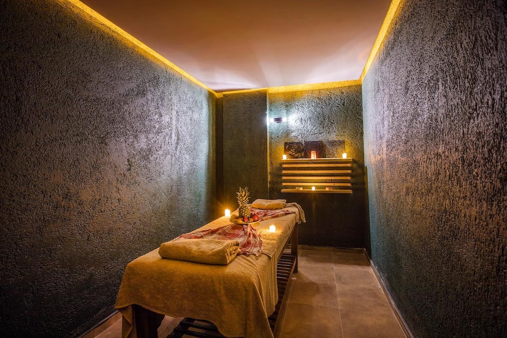 Hawaii Suite Beach Hotel — Spa in Alanya
