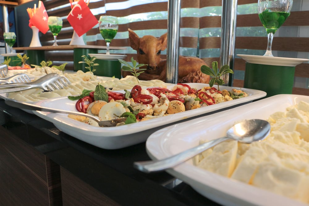 Hawaii Suite Beach Hotel — Restaurant & bars in Alanya