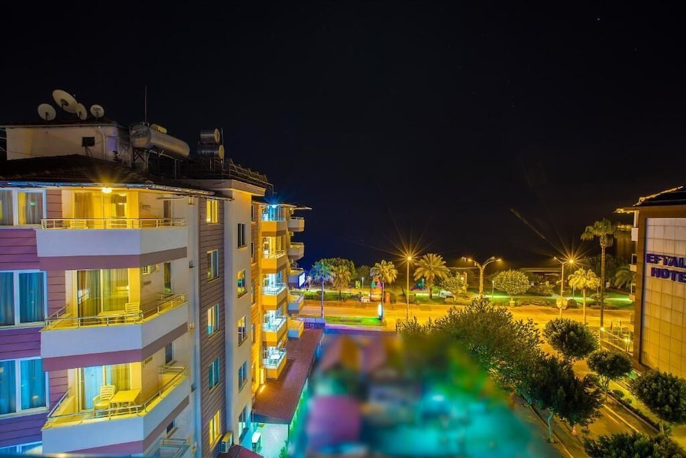 Hawaii Suite Beach Hotel — Hotel building in Alanya