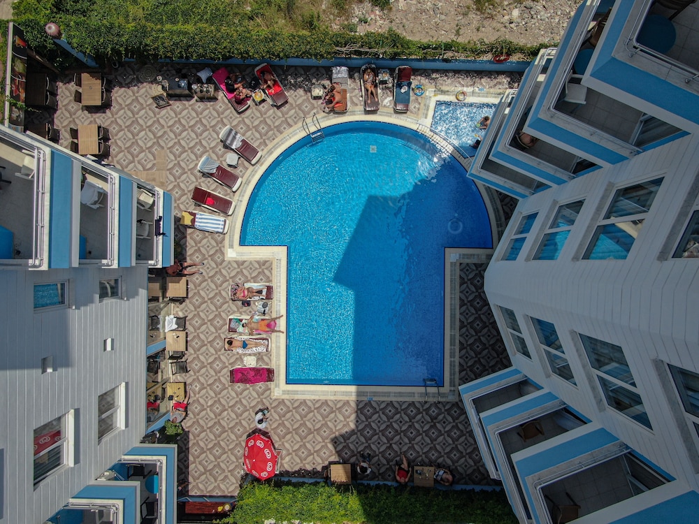 Hawaii Suite Beach Hotel — Swimming pool in Alanya