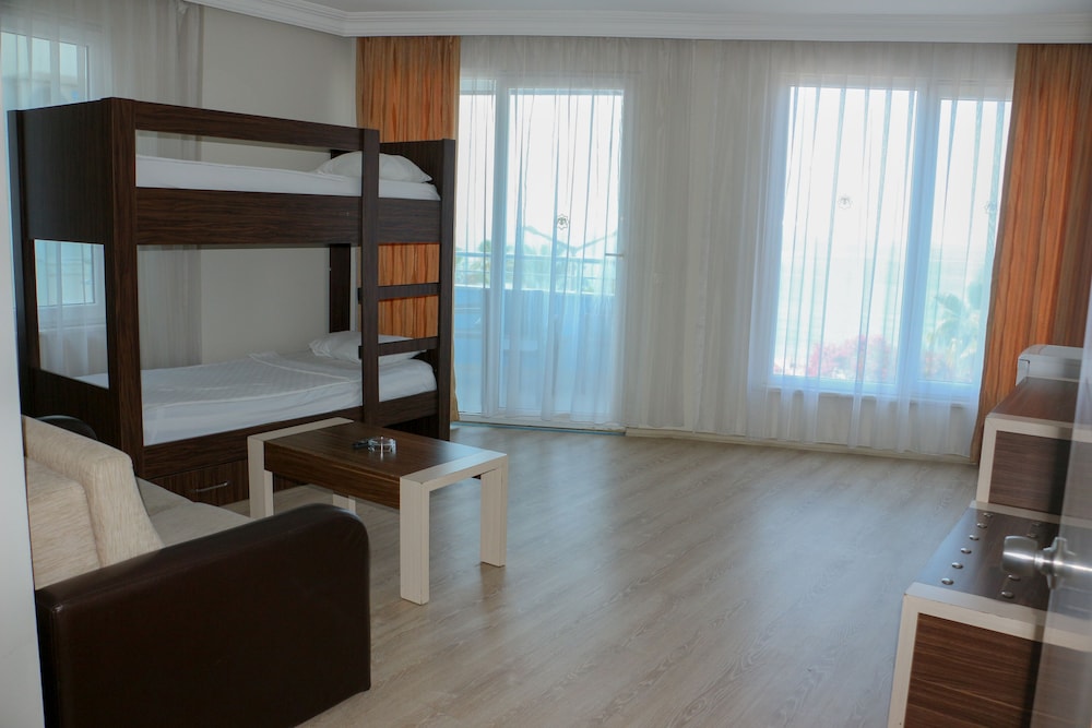 Hawaii Suite Beach Hotel — Hotel rooms in Alanya