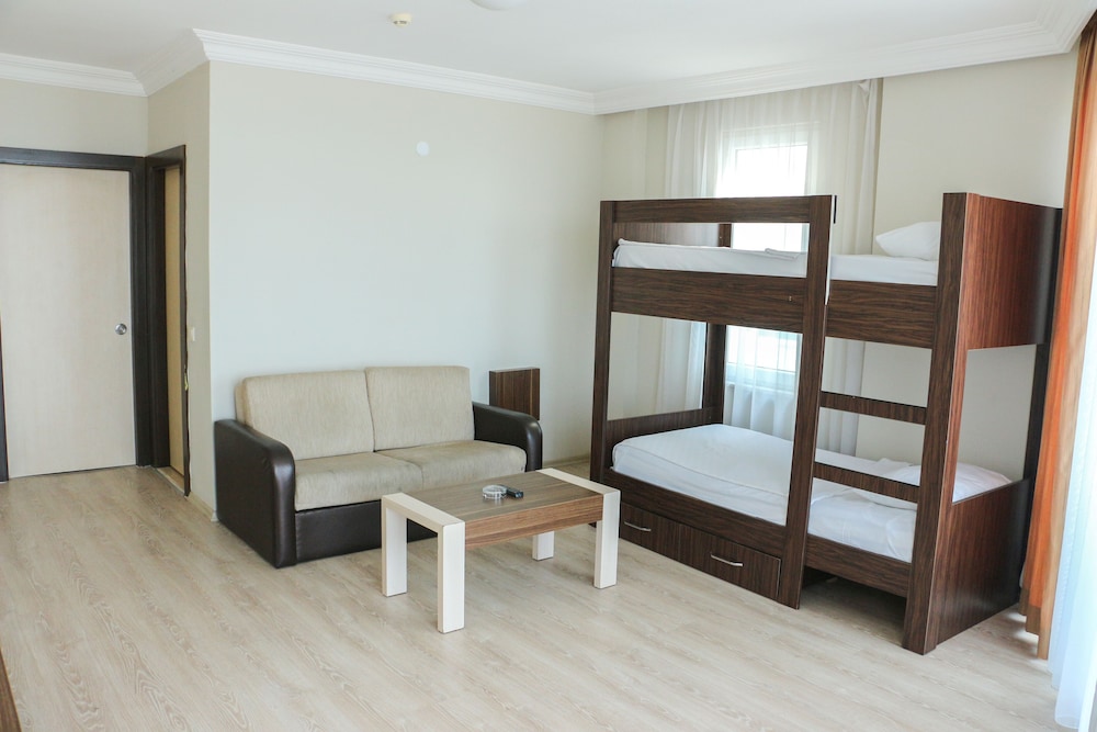 Hawaii Suite Beach Hotel — Hotel rooms in Alanya
