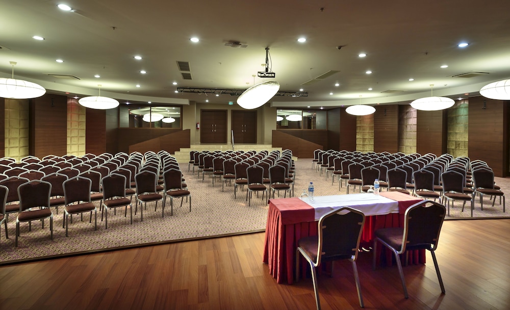 Sunis Evren Beach Resort Hotel & Spa  - All inclusive — Hotel building in Side