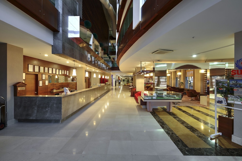 Sunis Evren Beach Resort Hotel & Spa  - All inclusive — Hotel building in Side