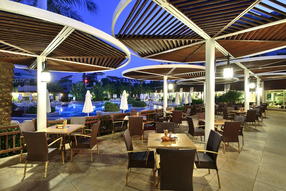 Sunis Evren Beach Resort Hotel & Spa  - All inclusive — Restaurant & bars in Side
