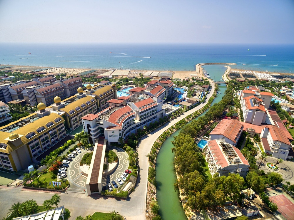 Sunis Evren Beach Resort Hotel & Spa  - All inclusive — Hotel building in Side