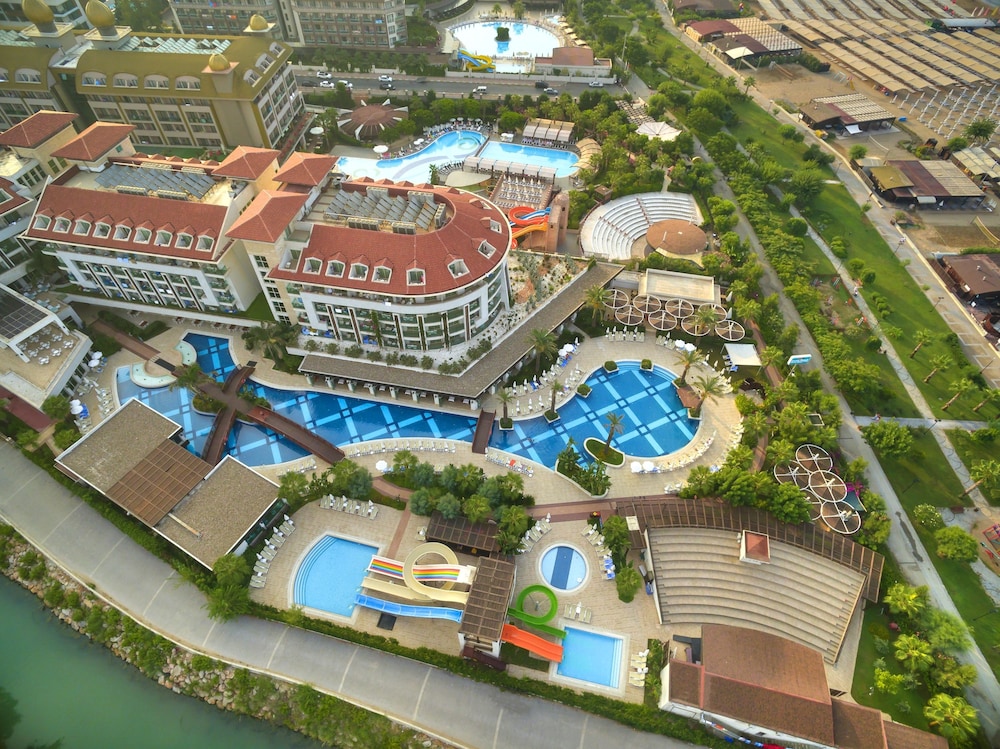 Sunis Evren Beach Resort Hotel & Spa  - All inclusive — Hotel building in Side