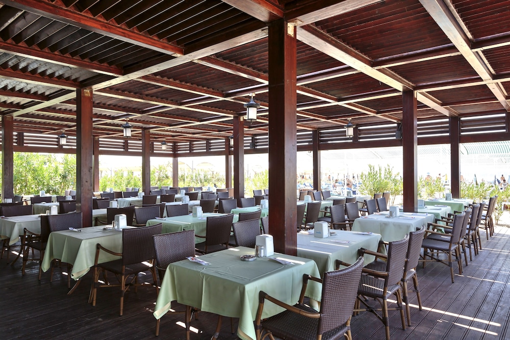 Sunis Evren Beach Resort Hotel & Spa  - All inclusive — Restaurant & bars in Side