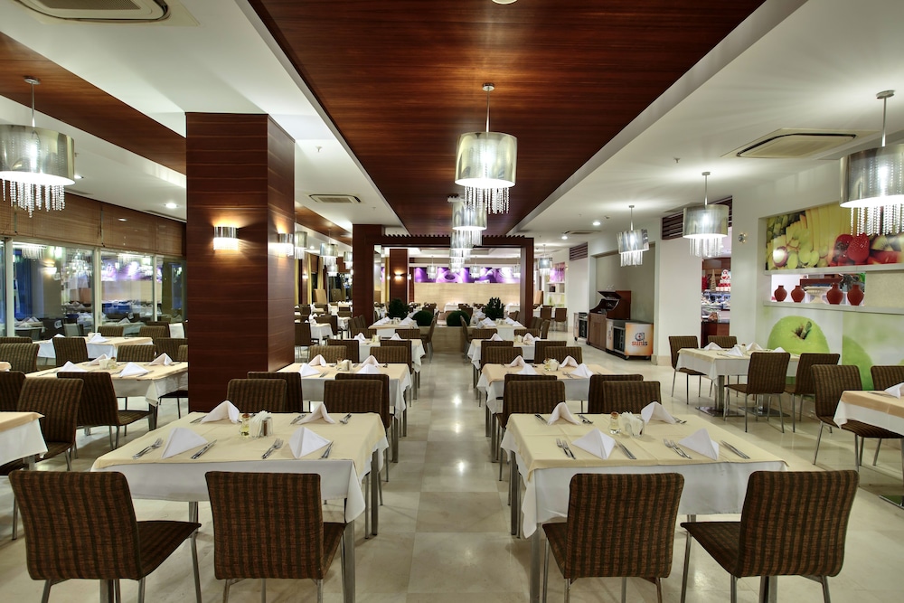 Sunis Evren Beach Resort Hotel & Spa  - All inclusive — Restaurant & bars in Side