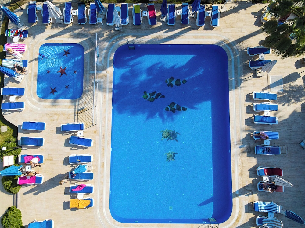 Nagi Beach Hotel — Swimming pool in Bodrum, Mugla