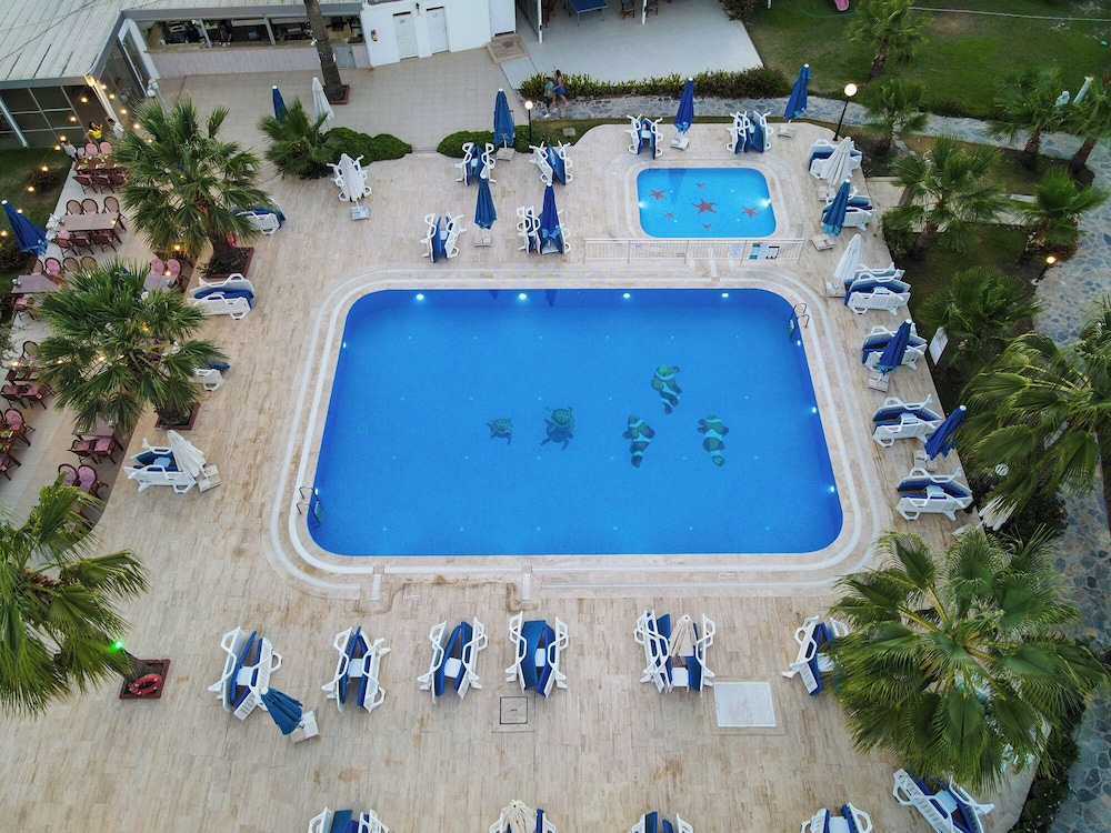 Nagi Beach Hotel — Swimming pool in Bodrum, Mugla