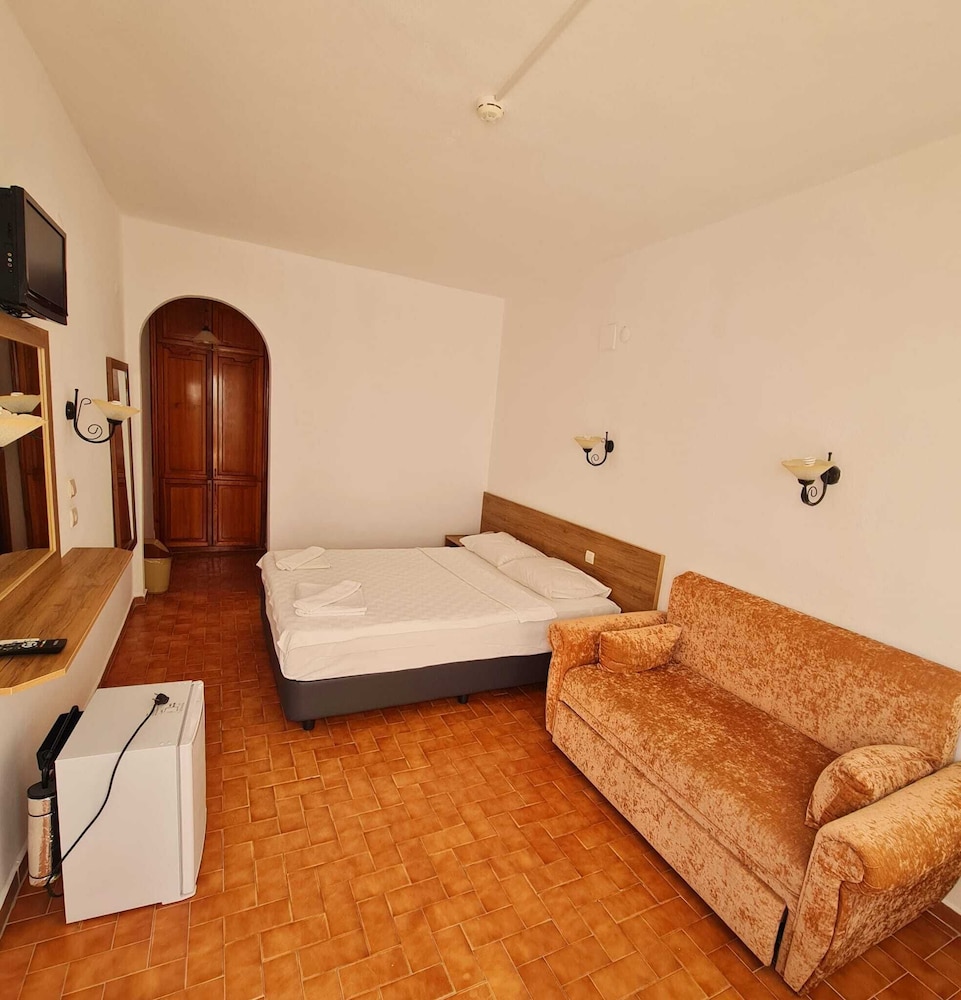 Nagi Beach Hotel — Hotel rooms in Bodrum, Mugla